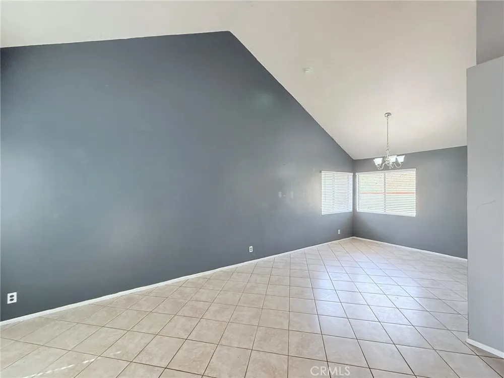 11876 Albion Way Moreno Valley, CA 92557