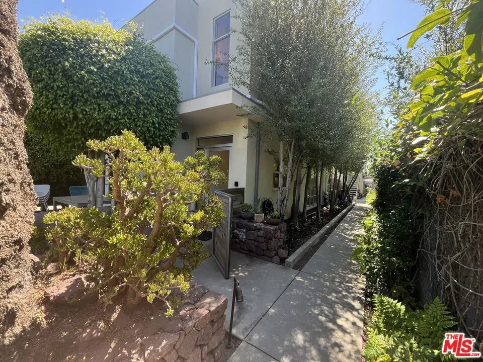 344 Indiana Avenue #C Venice, CA 90291