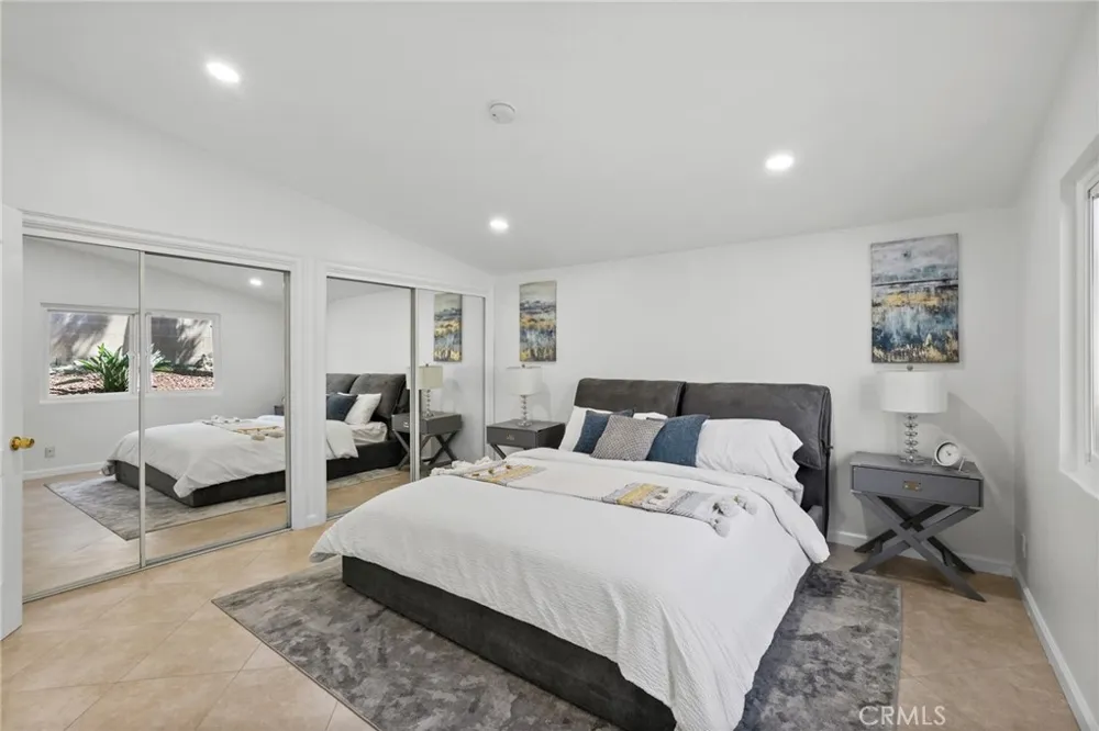 23800 Hatteras Street Woodland Hills, CA 91367