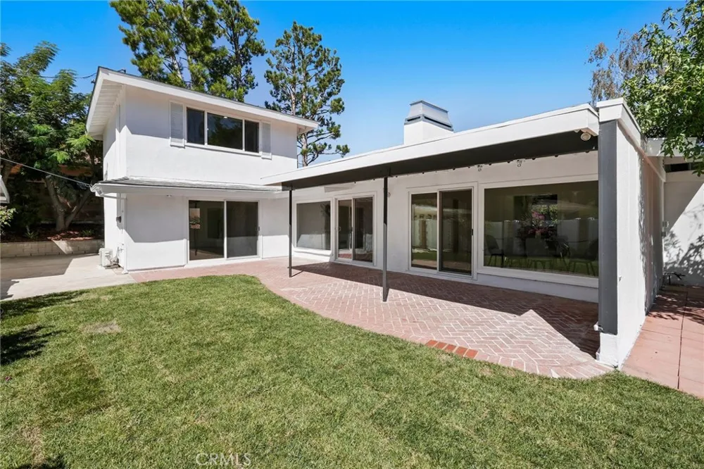 23800 Hatteras Street Woodland Hills, CA 91367