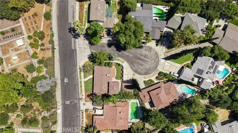 23800 Hatteras Street Woodland Hills, CA 91367