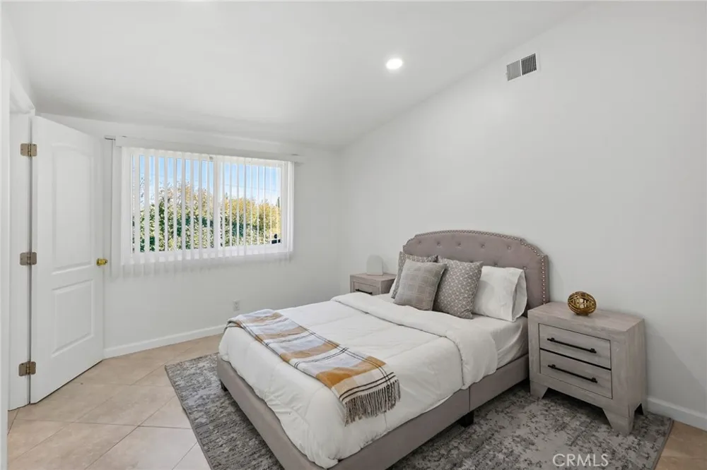 23800 Hatteras Street Woodland Hills, CA 91367