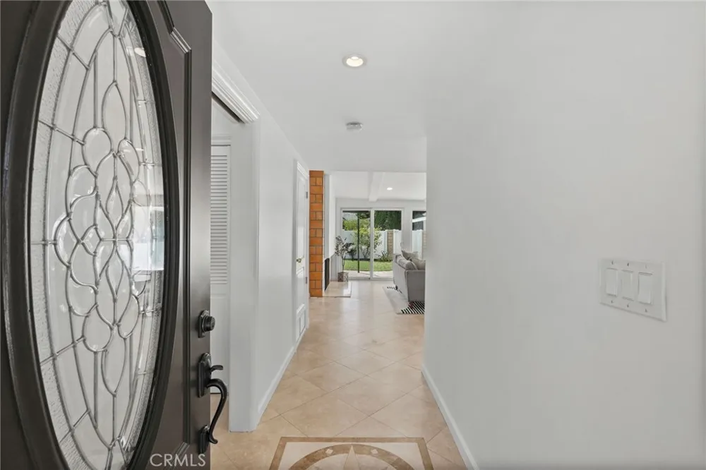 23800 Hatteras Street Woodland Hills, CA 91367