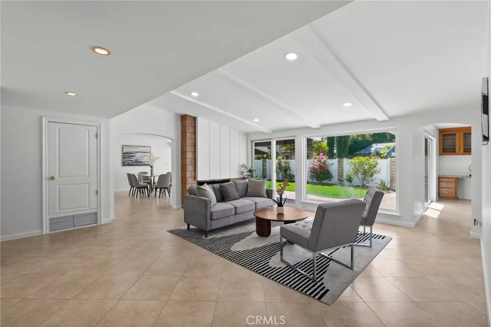23800 Hatteras Street Woodland Hills, CA 91367