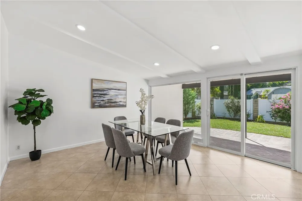 23800 Hatteras Street Woodland Hills, CA 91367