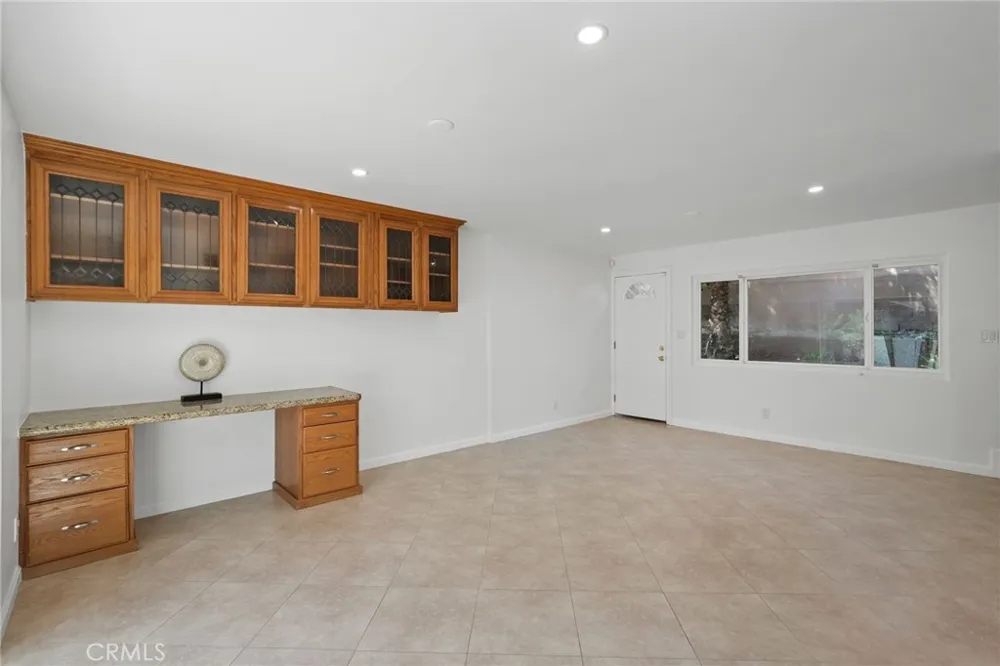 23800 Hatteras Street Woodland Hills, CA 91367