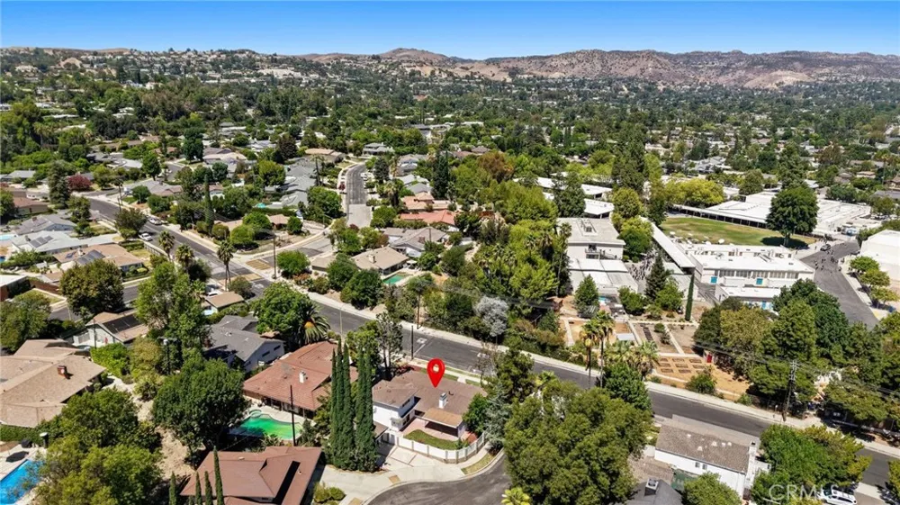 23800 Hatteras Street Woodland Hills, CA 91367