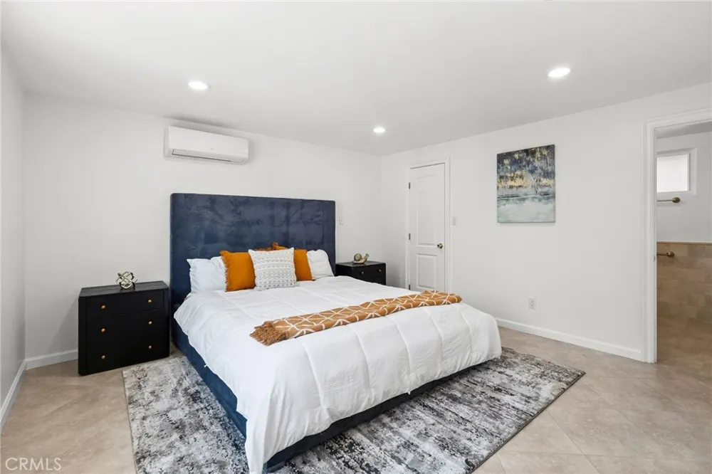 23800 Hatteras Street Woodland Hills, CA 91367