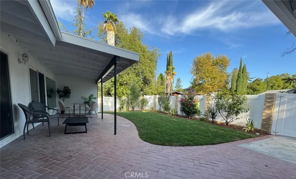 23800 Hatteras Street Woodland Hills, CA 91367