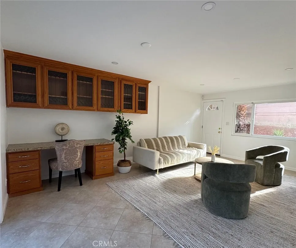 23800 Hatteras Street Woodland Hills, CA 91367