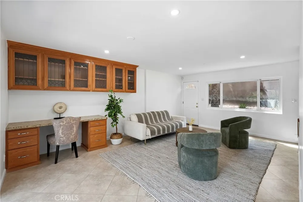 23800 Hatteras Street Woodland Hills, CA 91367