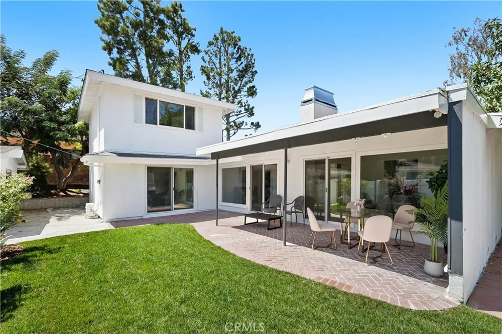 23800 Hatteras Street Woodland Hills, CA 91367