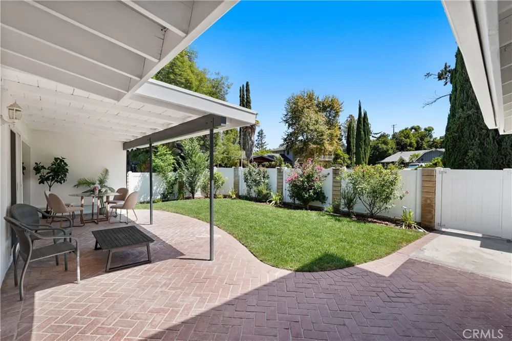 23800 Hatteras Street Woodland Hills, CA 91367