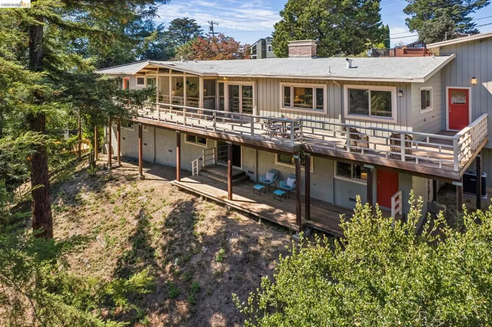 6040 Chelton Dr Oakland, CA 94611