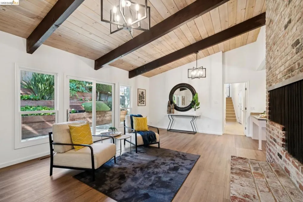 6040 Chelton Dr Oakland, CA 94611