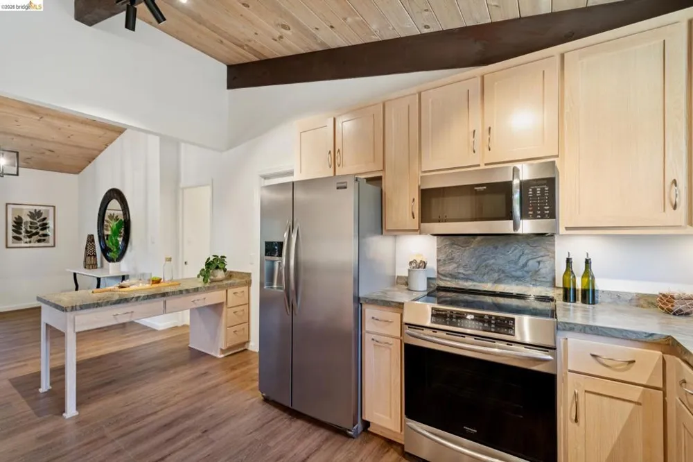 6040 Chelton Dr Oakland, CA 94611