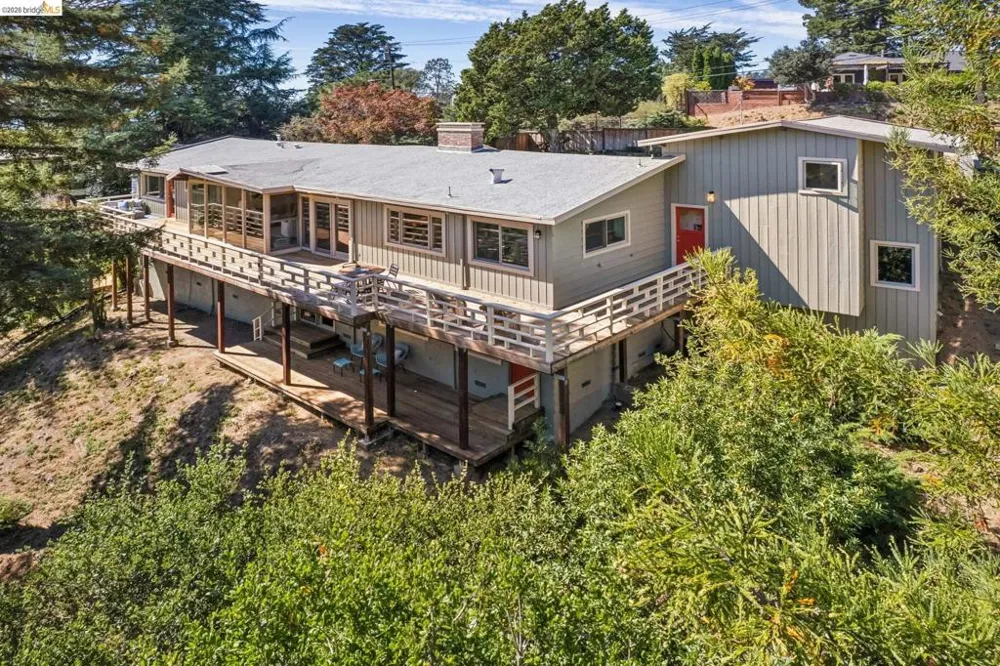 6040 Chelton Dr Oakland, CA 94611