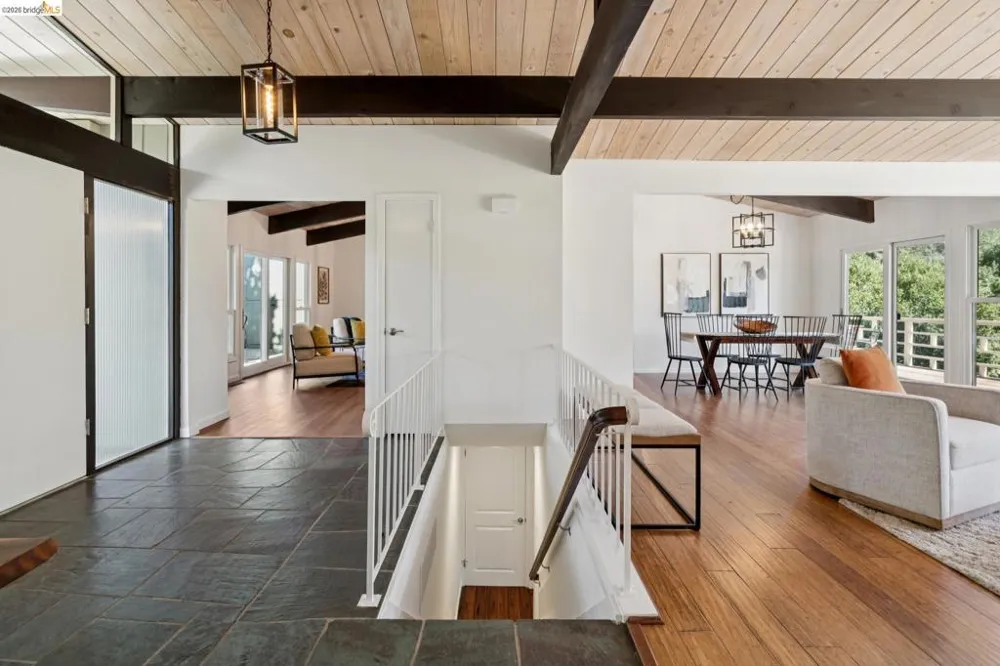 6040 Chelton Dr Oakland, CA 94611