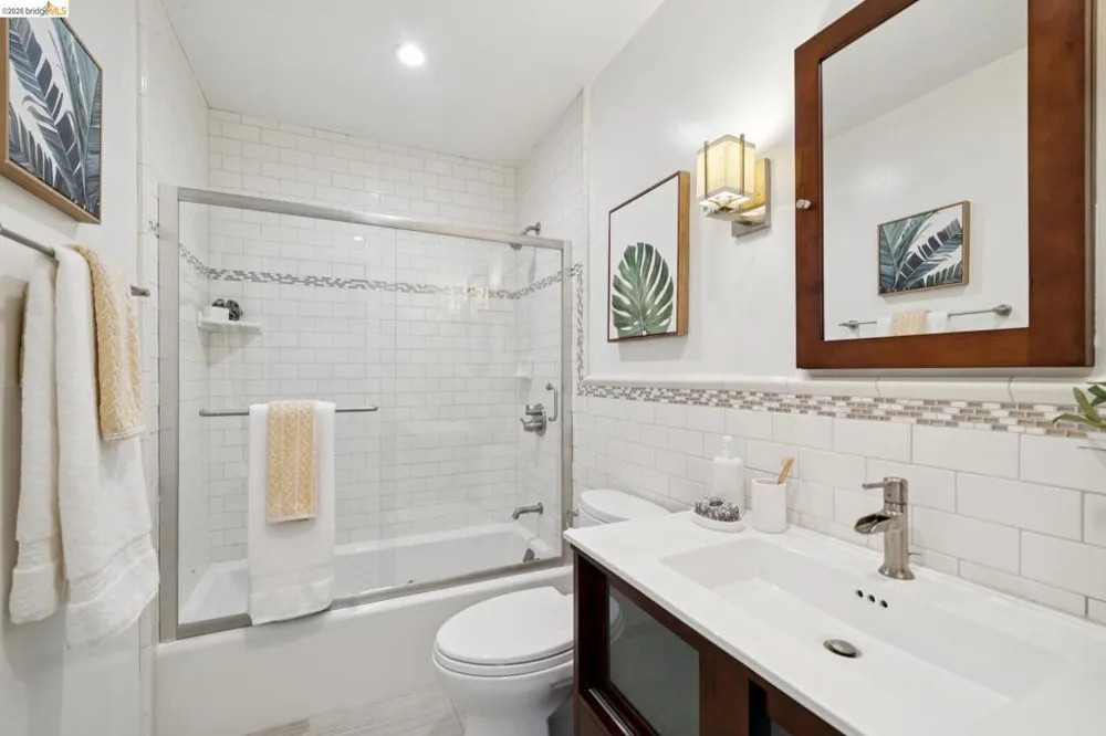 6040 Chelton Dr Oakland, CA 94611