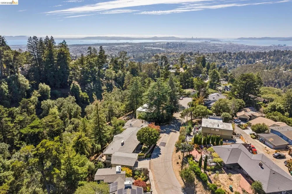 6040 Chelton Dr Oakland, CA 94611