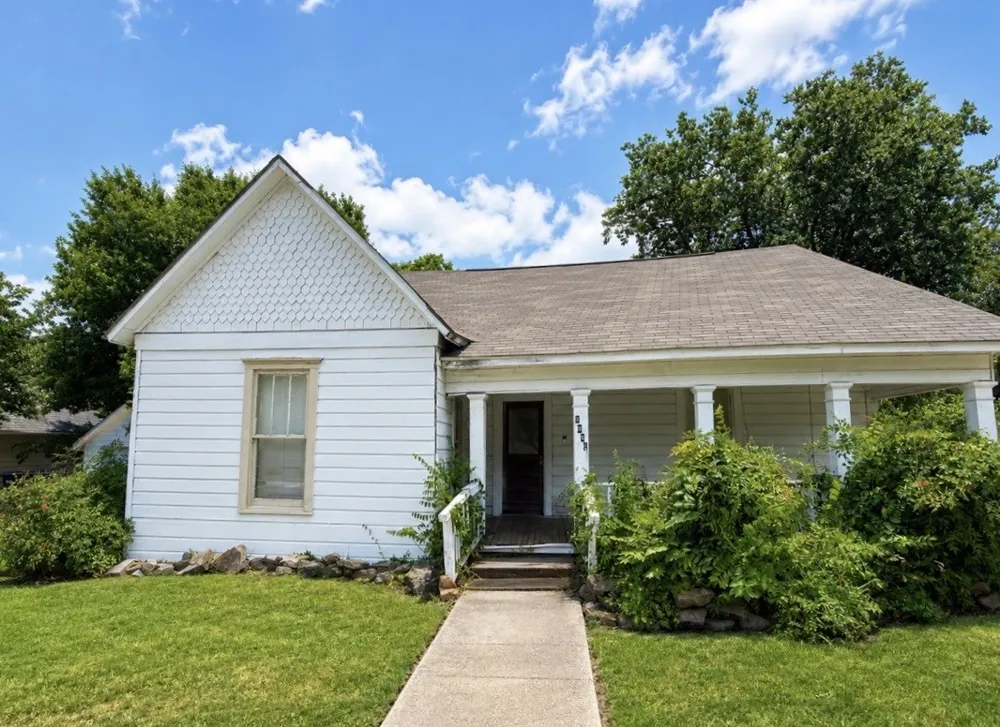 1018 College Street McKinney, TX 75069