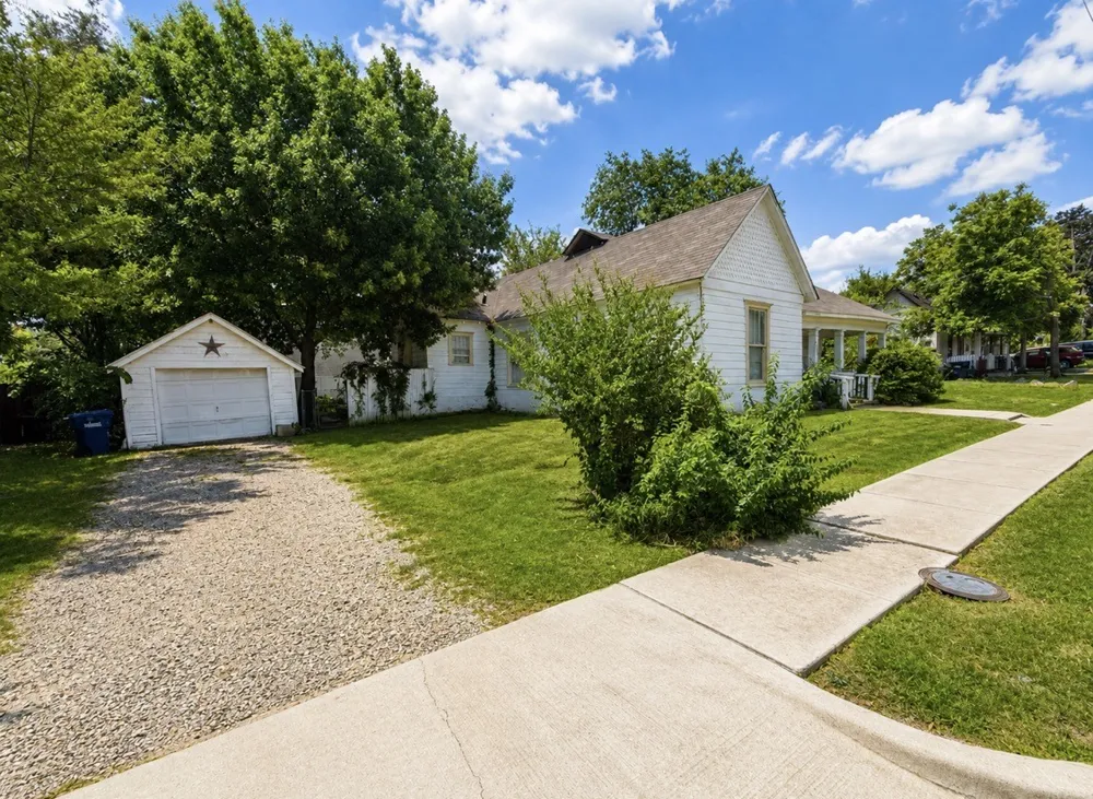 1018 College Street McKinney, TX 75069