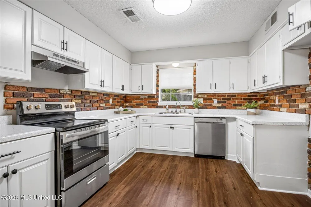 5698 Shannon Drive Horn Lake, MS 38637