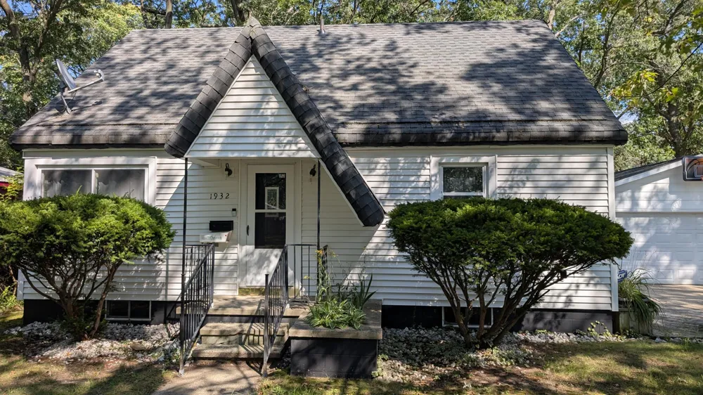 1932 Elwood Street Muskegon City, MI 49442