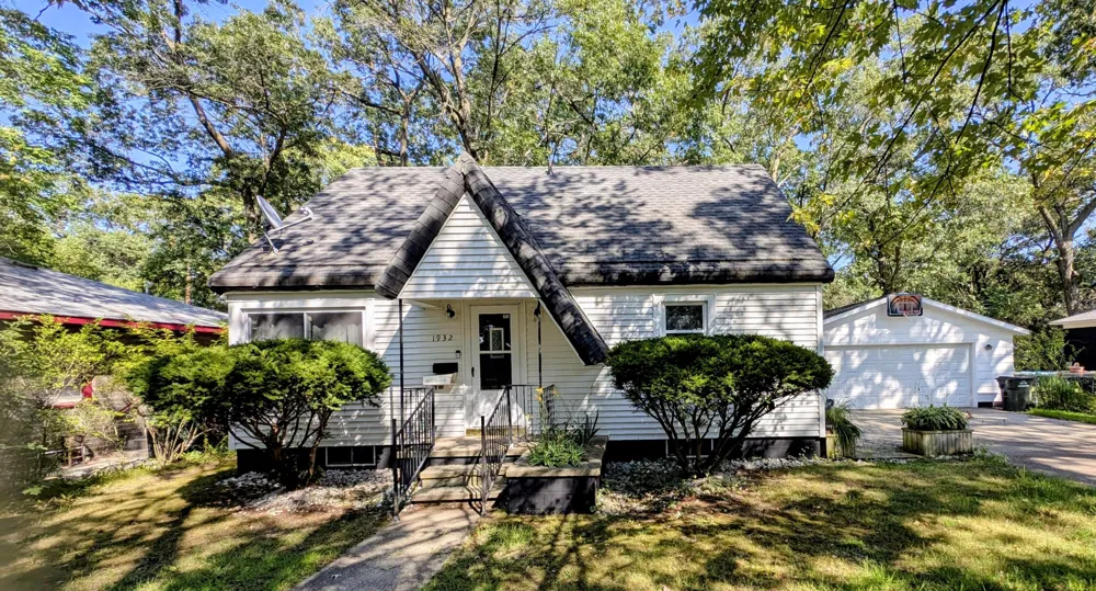 1932 Elwood Street Muskegon City, MI 49442