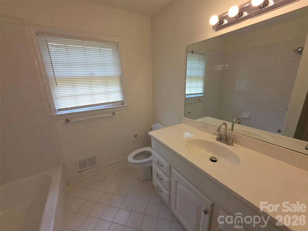 7600 Woodstream Drive Charlotte, NC 28210