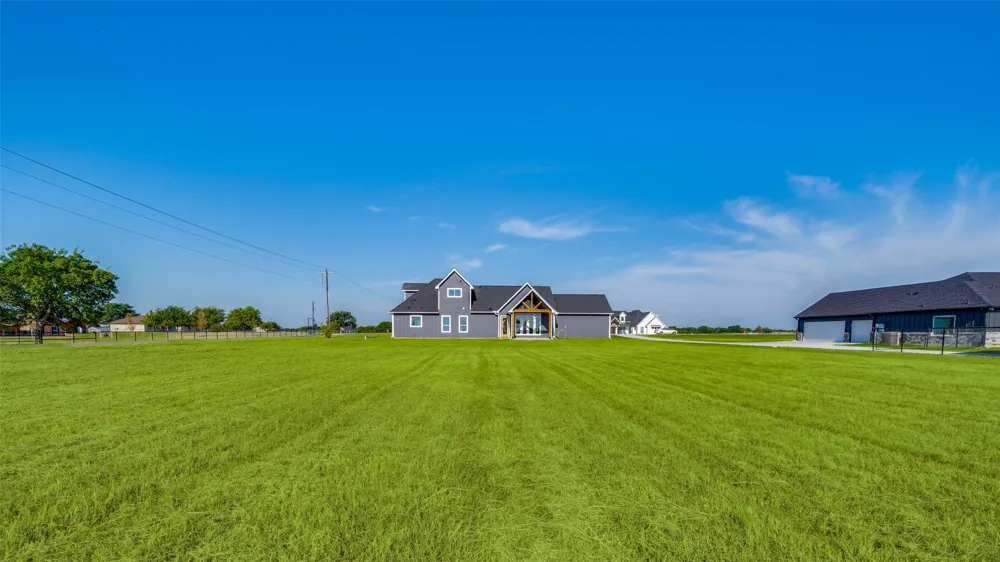 1561 Dixie Estates Way Whitesboro, TX 76273