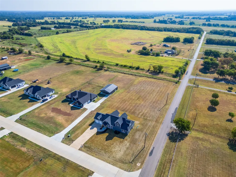 1561 Dixie Estates Way Whitesboro, TX 76273