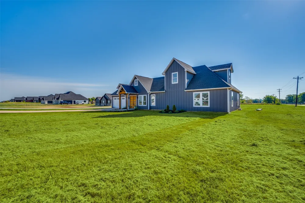 1561 Dixie Estates Way Whitesboro, TX 76273
