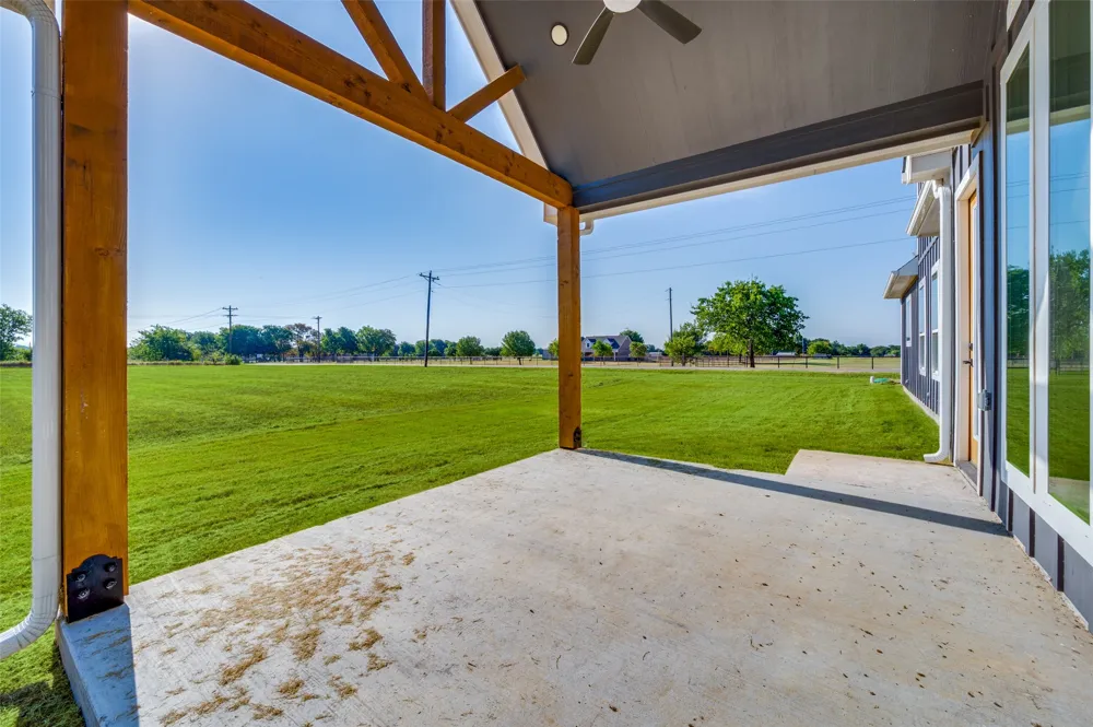 1561 Dixie Estates Way Whitesboro, TX 76273