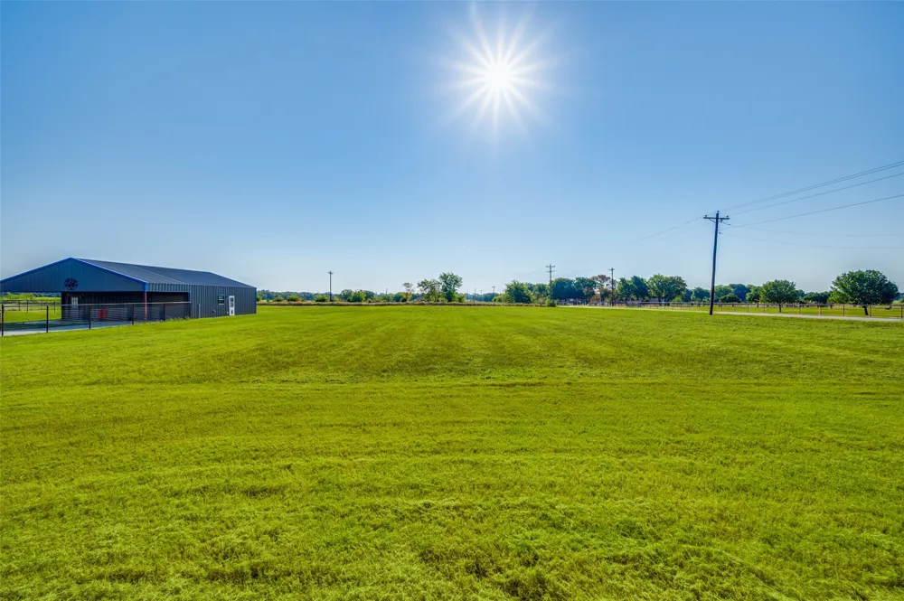 1561 Dixie Estates Way Whitesboro, TX 76273