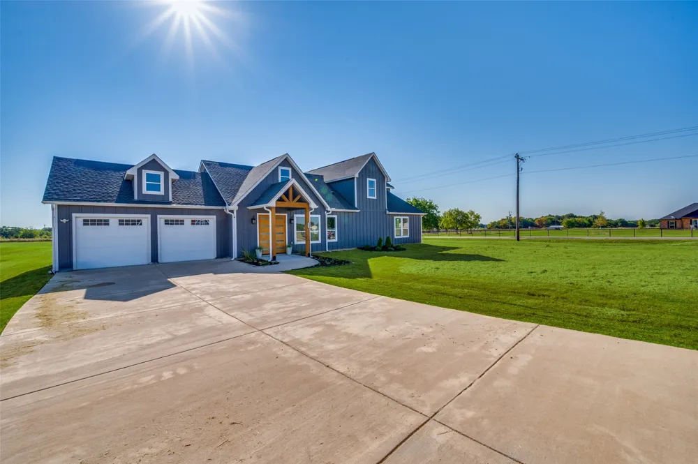 1561 Dixie Estates Way Whitesboro, TX 76273