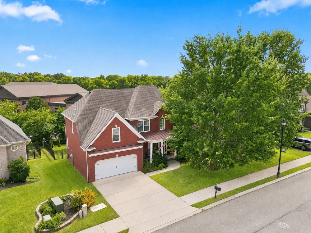 1011 Red Pepper Rdg Spring Hill, TN 37174