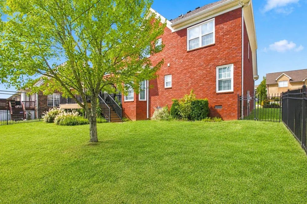 1011 Red Pepper Rdg Spring Hill, TN 37174