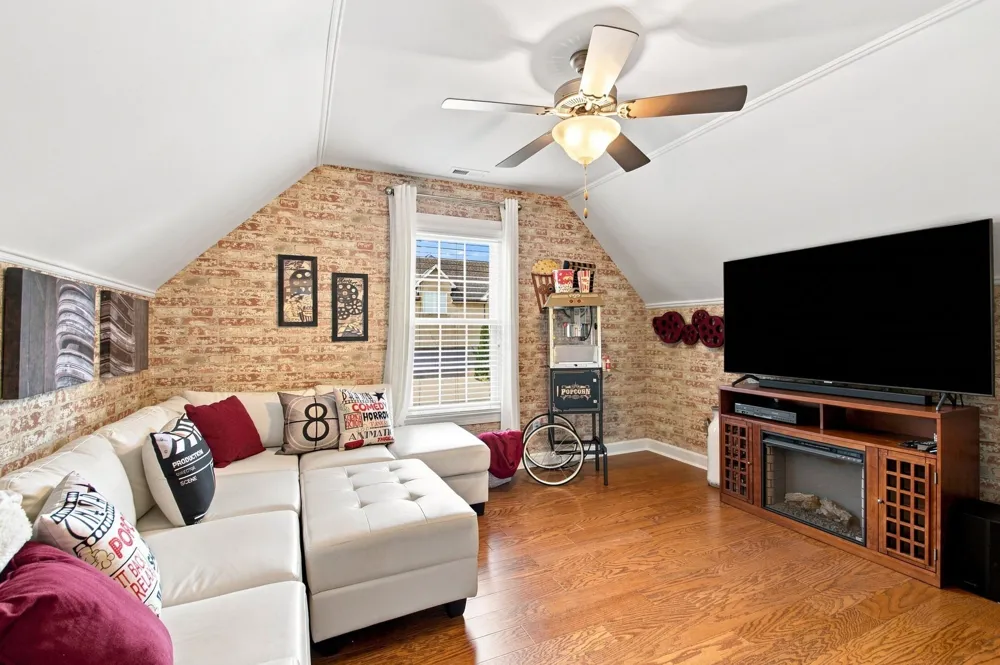 1011 Red Pepper Rdg Spring Hill, TN 37174