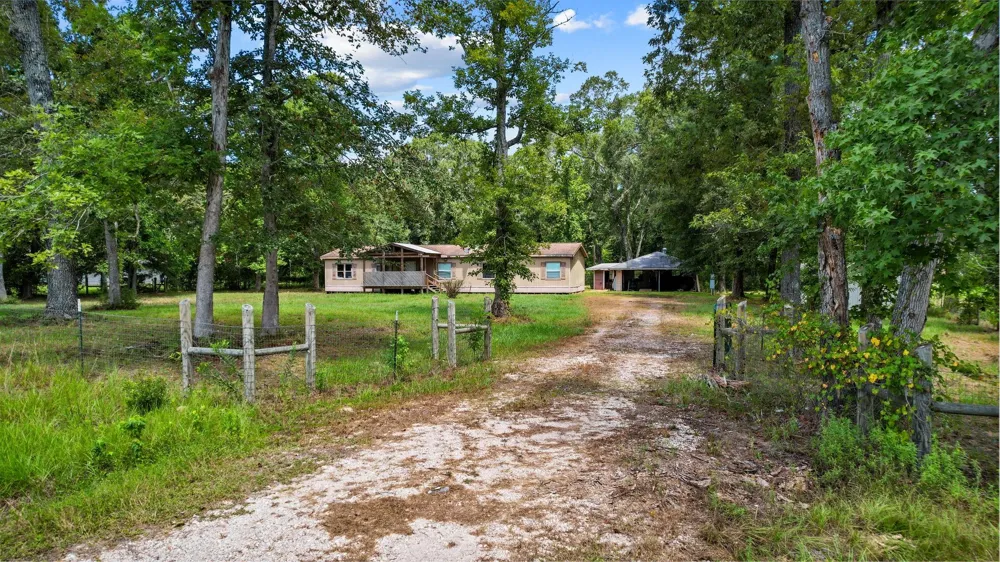 863 County Road 3141 E Cleveland, TX 77327
