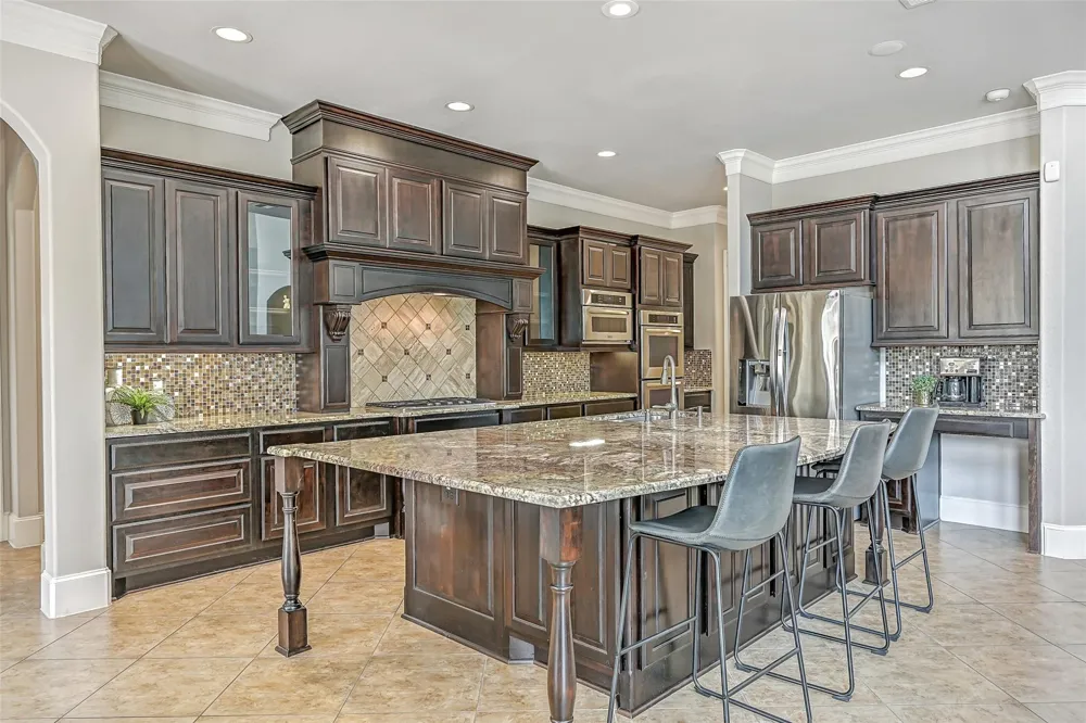 2316 Durango Bend Lane Friendswood, TX 77546