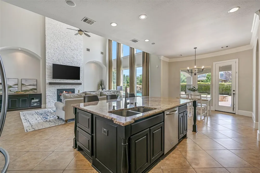 2316 Durango Bend Lane Friendswood, TX 77546