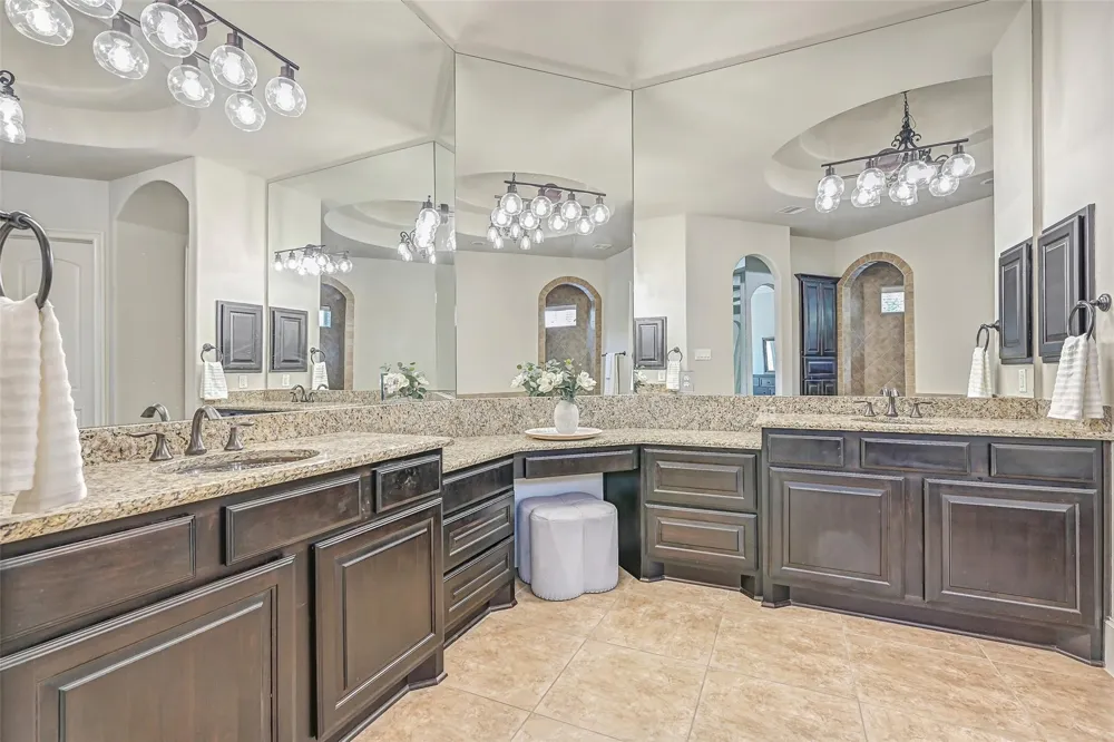 2316 Durango Bend Lane Friendswood, TX 77546