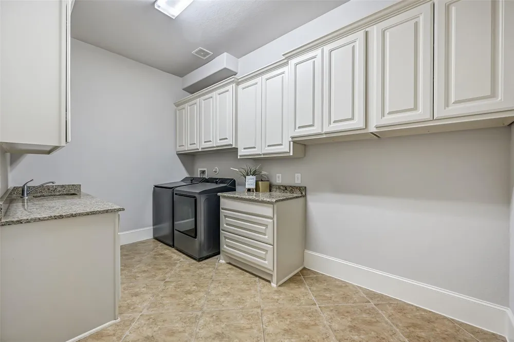 2316 Durango Bend Lane Friendswood, TX 77546