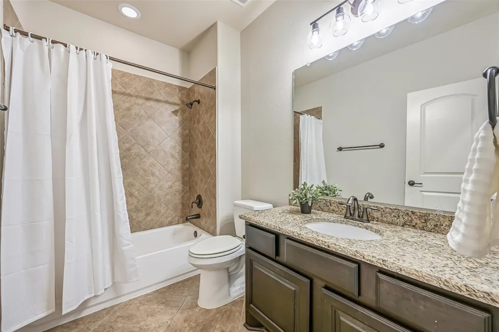 2316 Durango Bend Lane Friendswood, TX 77546
