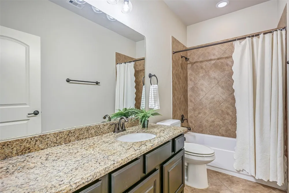 2316 Durango Bend Lane Friendswood, TX 77546