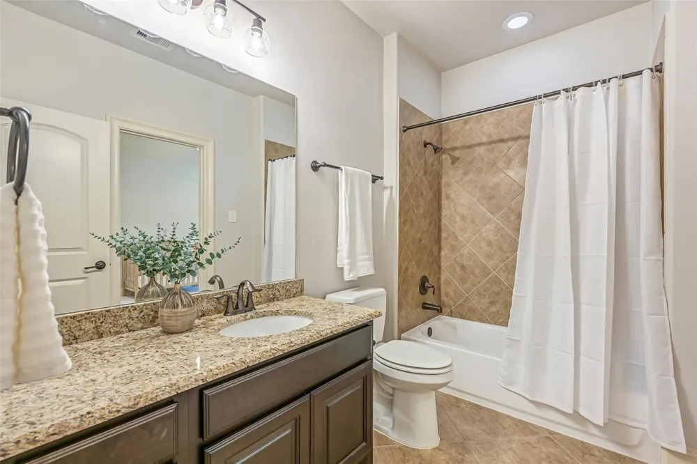 2316 Durango Bend Lane Friendswood, TX 77546