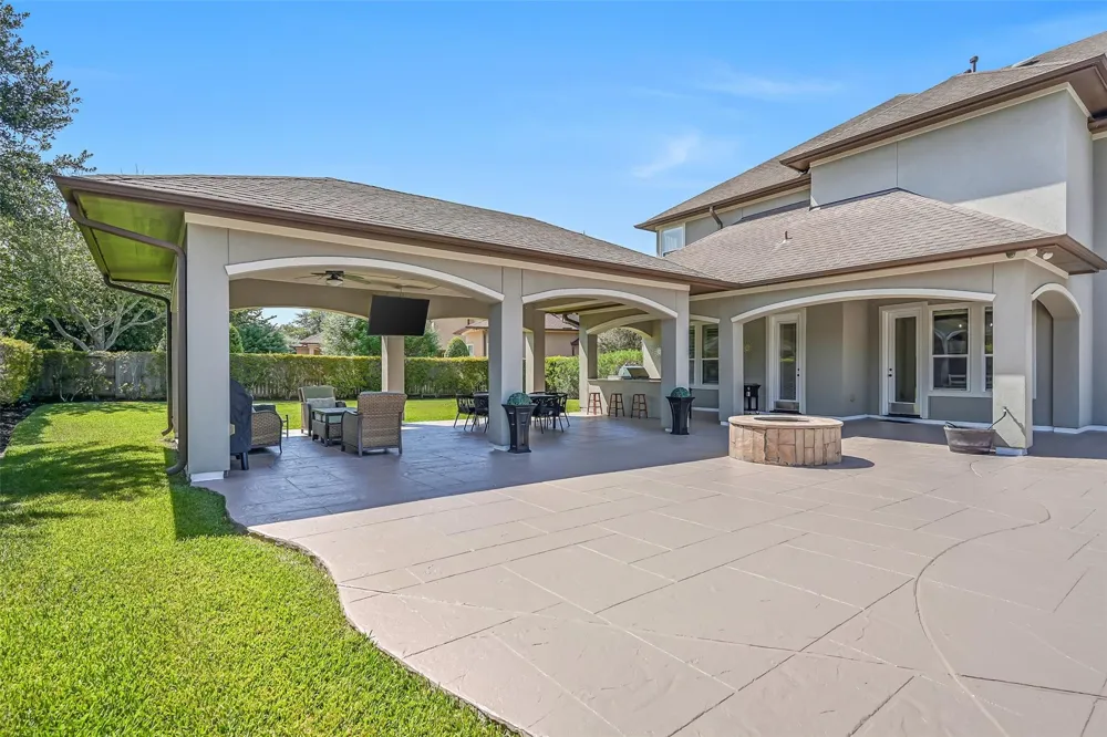 2316 Durango Bend Lane Friendswood, TX 77546