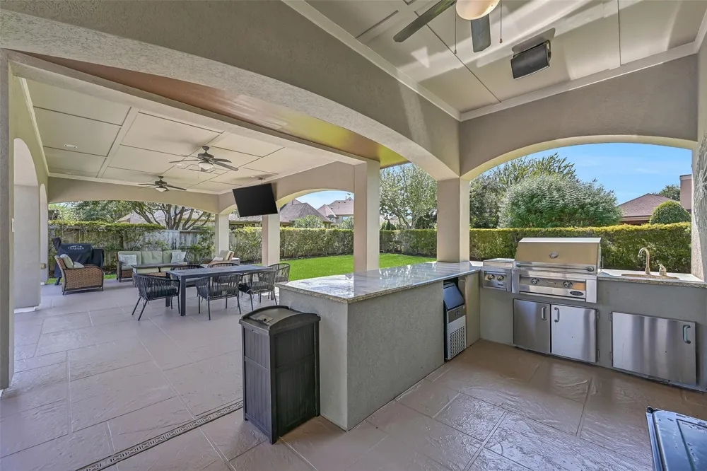 2316 Durango Bend Lane Friendswood, TX 77546