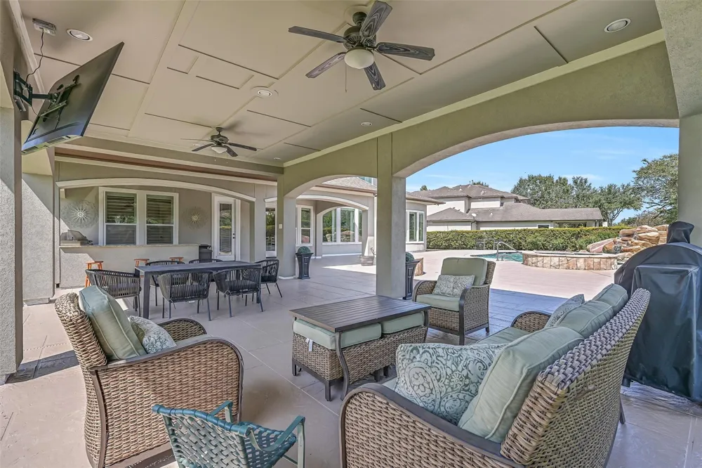 2316 Durango Bend Lane Friendswood, TX 77546